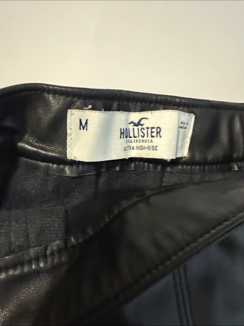 Hollister Black Pleated Faux Leather Mini Skirt Y2K Schoolgirl Goth - Picture 3 of 7